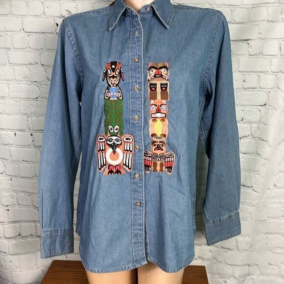 Totem Pole NW Indian Art Embroidered Denim Chambray Top Large Unique - Picture 1 of 6